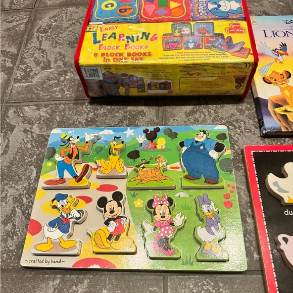 Lot of 2 Disney Books, 1 Soft Play, 3 Melissa & Dough Puzzles crafted by hand - Picture 5 of 7